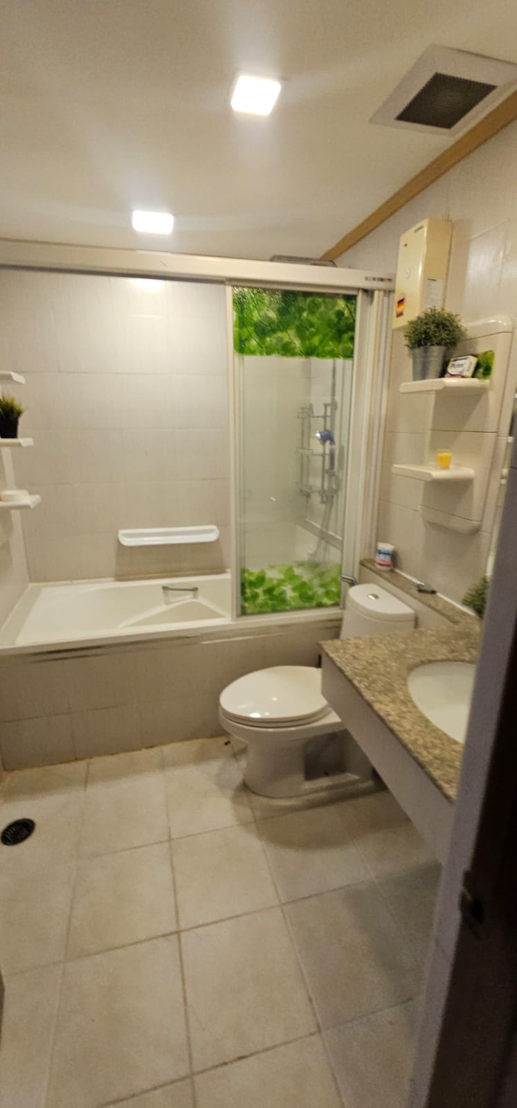 2-Bedroom, 2-Bathroom Condo, 107.06 sqm for Rent at Pearl Garden Condominium – ฿55,000/month – Near BTS Chong Nonsi Station