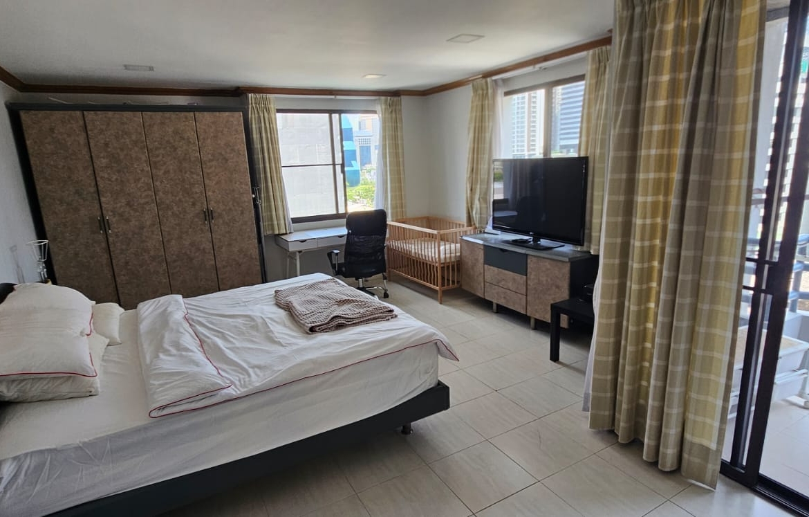 2-Bedroom, 2-Bathroom Condo, 107.06 sqm for Rent at Pearl Garden Condominium – ฿55,000/month – Near BTS Chong Nonsi Station