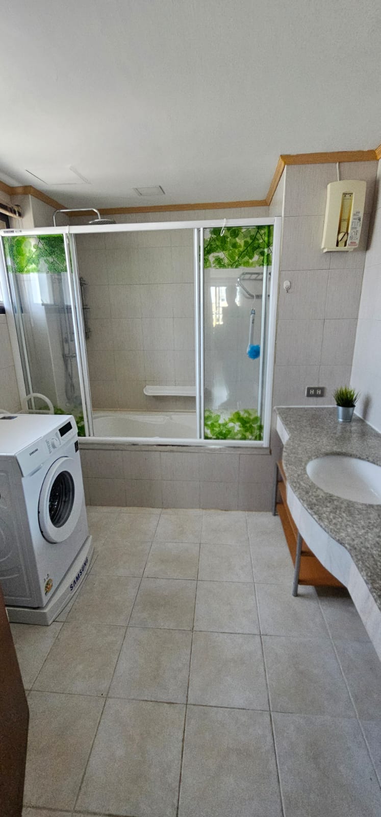2-Bedroom, 2-Bathroom Condo, 107.06 sqm for Rent at Pearl Garden Condominium – ฿55,000/month – Near BTS Chong Nonsi Station