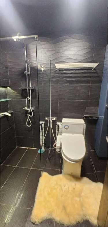 Spacious 2 bed condo at Pearl Garden, 70 sqm, fully furnished, great location in Sathon, Bangkok. Rent at THB 43K/month. Close to BTS & CBD.