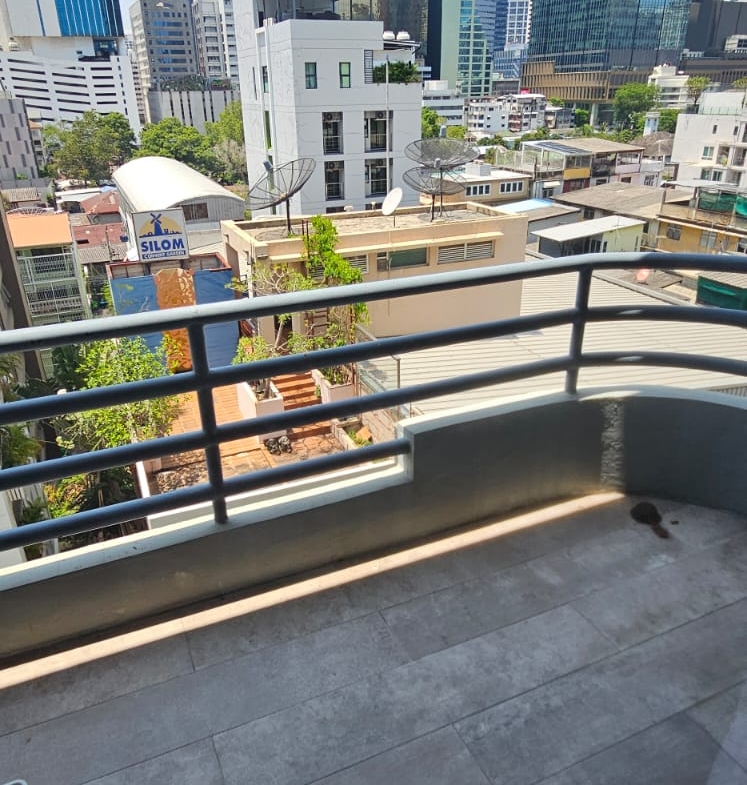 2BR 1BA 70sqm Condo for Rent 43,000 THB at Pearl Garden, Near BTS Chong Nonsi