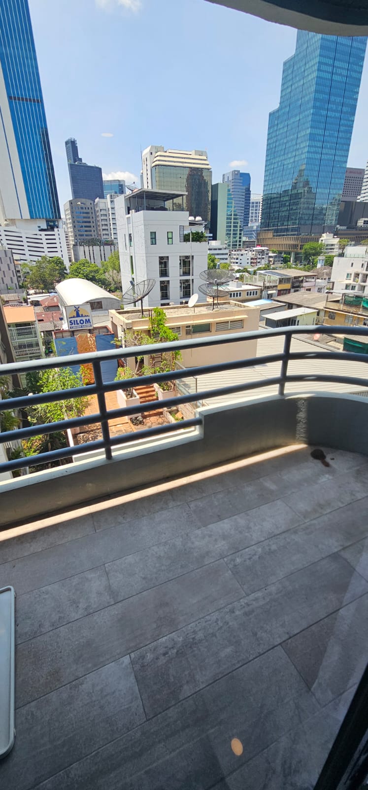 2BR 1BA 70sqm Condo for Rent 43,000 THB at Pearl Garden, Near BTS Chong Nonsi