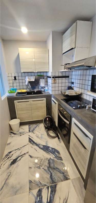 Spacious 2 bed condo at Pearl Garden, 70 sqm, fully furnished, great location in Sathon, Bangkok. Rent at THB 43K/month. Close to BTS & CBD.