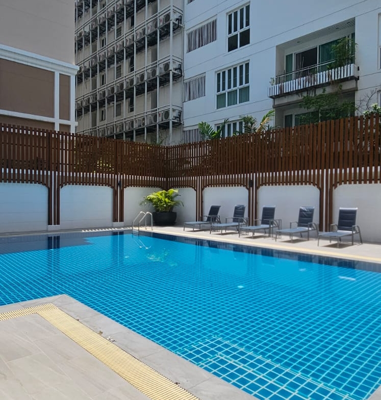 Affordable 2-bedroom condo at Pearl Garden in Sathon. 70 sqm, fully furnished, prime location near BTS. Rent for only THB 30K/month.