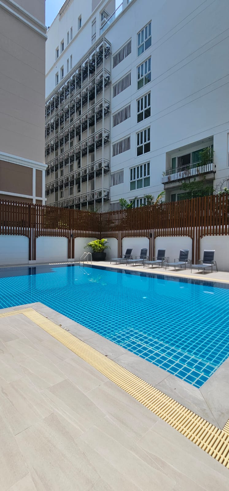 Affordable 2-bedroom condo at Pearl Garden in Sathon. 70 sqm, fully furnished, prime location near BTS. Rent for only THB 30K/month.