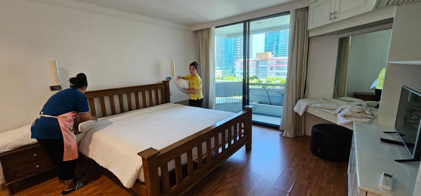 3-Bed 2-Bath 210 sqm Condo for Rent 65,000 THB at Trinity Complex Near BTS Sala Daeng