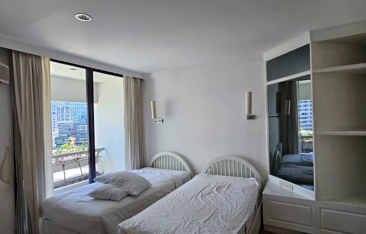 3-Bed 2-Bath 210 sqm Condo for Rent 65,000 THB at Trinity Complex Near BTS Sala Daeng