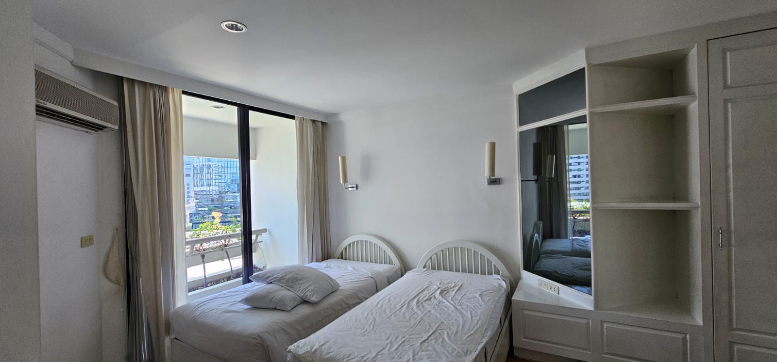 3-Bed 2-Bath 210 sqm Condo for Rent 65,000 THB at Trinity Complex Near BTS Sala Daeng