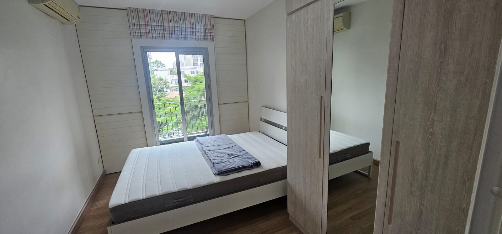 Stylish 2-bedroom, 2-bath condo at The Seed Musee Sukhumvit 26, 75sqm, fully furnished, walk to BTS Phrom Phong. Rent: THB 35,000/month.