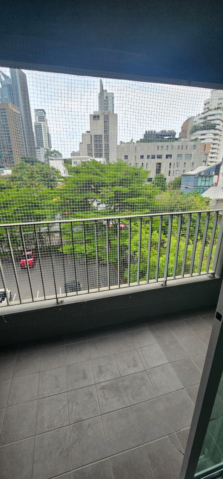Stylish 2-bedroom, 2-bath condo at The Seed Musee Sukhumvit 26, 75sqm, fully furnished, walk to BTS Phrom Phong. Rent: THB 35,000/month.