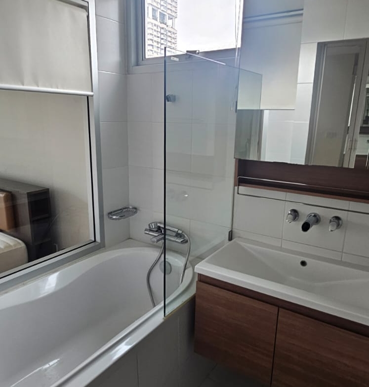 Stylish 2-bedroom, 2-bath condo at The Seed Musee Sukhumvit 26, 75sqm, fully furnished, walk to BTS Phrom Phong. Rent: THB 35,000/month.