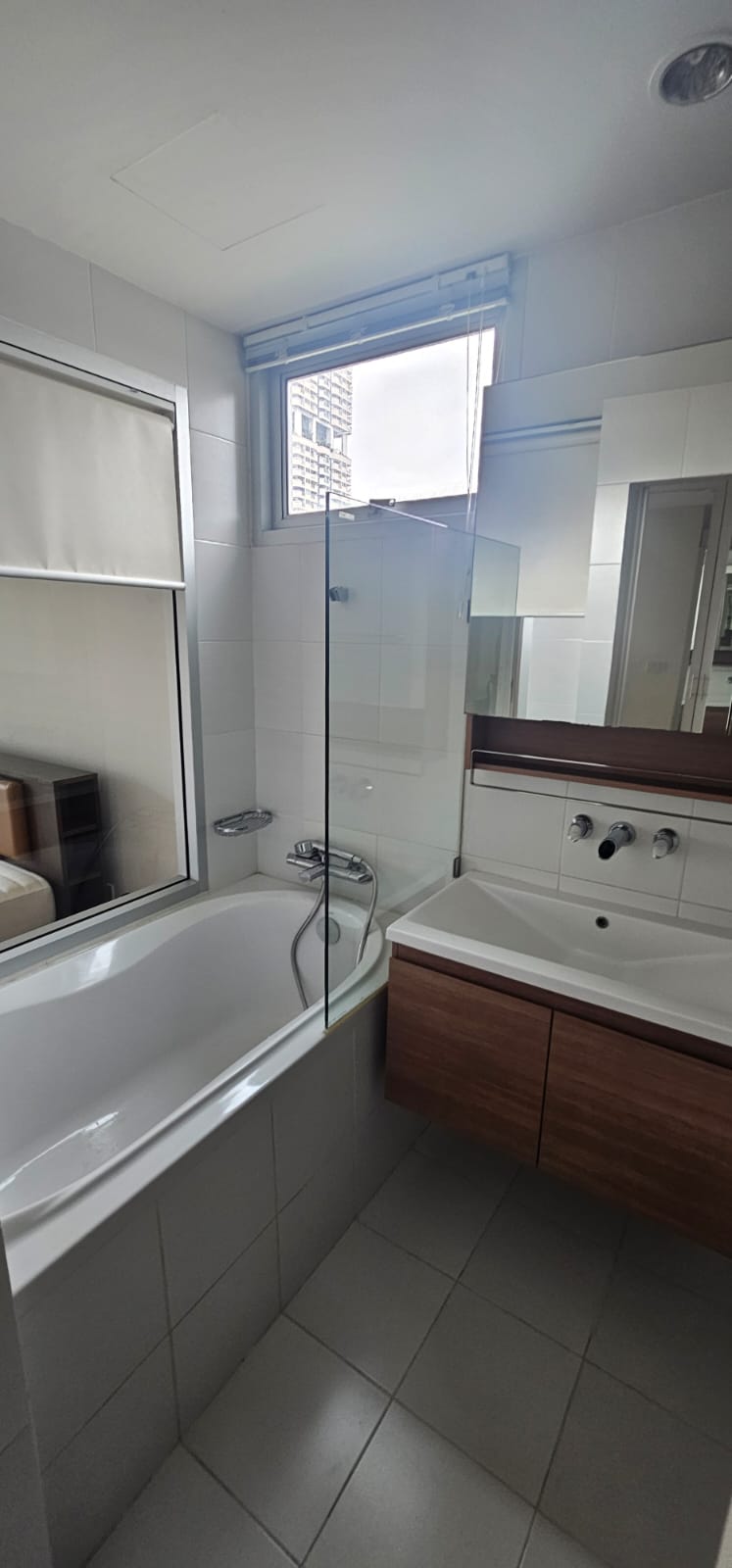 Stylish 2-bedroom, 2-bath condo at The Seed Musee Sukhumvit 26, 75sqm, fully furnished, walk to BTS Phrom Phong. Rent: THB 35,000/month.