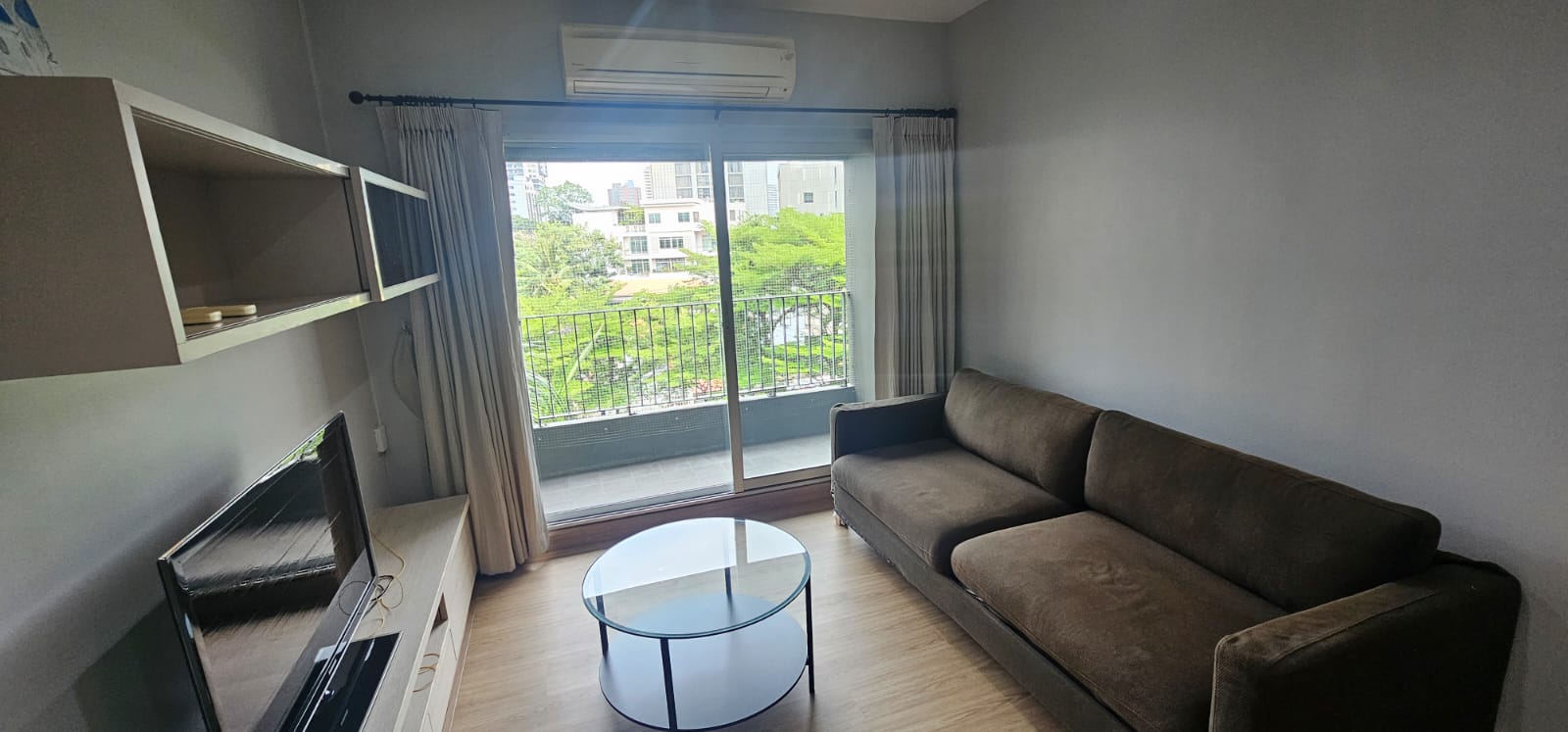 Stylish 2-bedroom, 2-bath condo at The Seed Musee Sukhumvit 26, 75sqm, fully furnished, walk to BTS Phrom Phong. Rent: THB 35,000/month.
