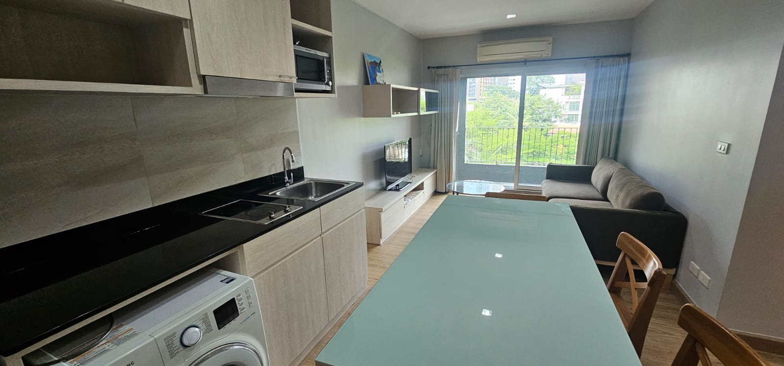 Stylish 2-bedroom, 2-bath condo at The Seed Musee Sukhumvit 26, 75sqm, fully furnished, walk to BTS Phrom Phong. Rent: THB 35,000/month.