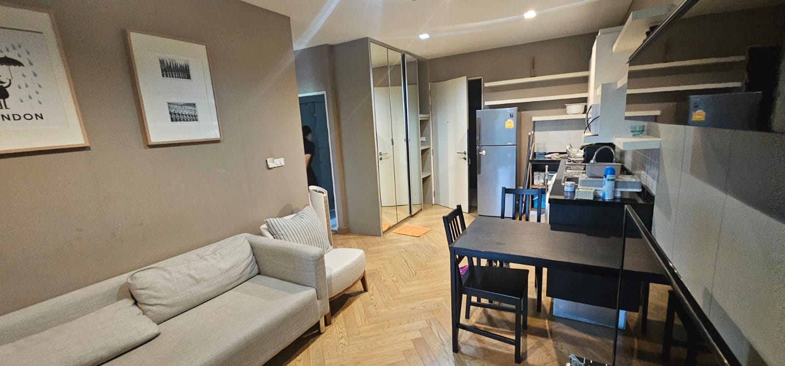Modern 2-bedroom condo at The Seed Musee Sukhumvit 26, 75sqm, fully furnished, near BTS Phrom Phong. Rent: THB 35,000/month.