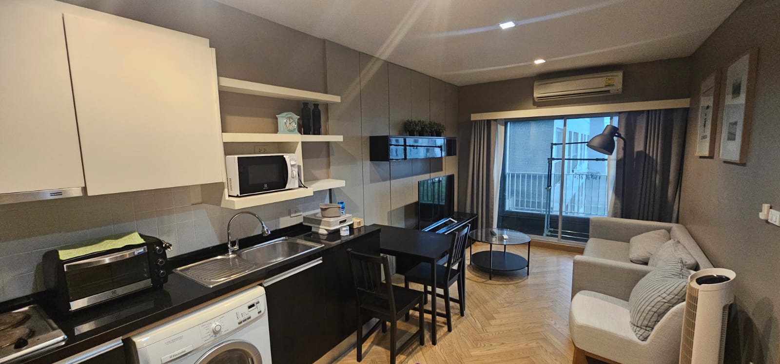 Modern 2-bedroom condo at The Seed Musee Sukhumvit 26, 75sqm, fully furnished, near BTS Phrom Phong. Rent: THB 35,000/month.