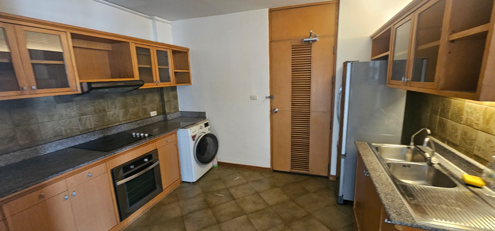 3-Bed 2-Bath 185sqm Condo for Rent at Esmeralda near Lumpini MRT - 85,000 THB/month