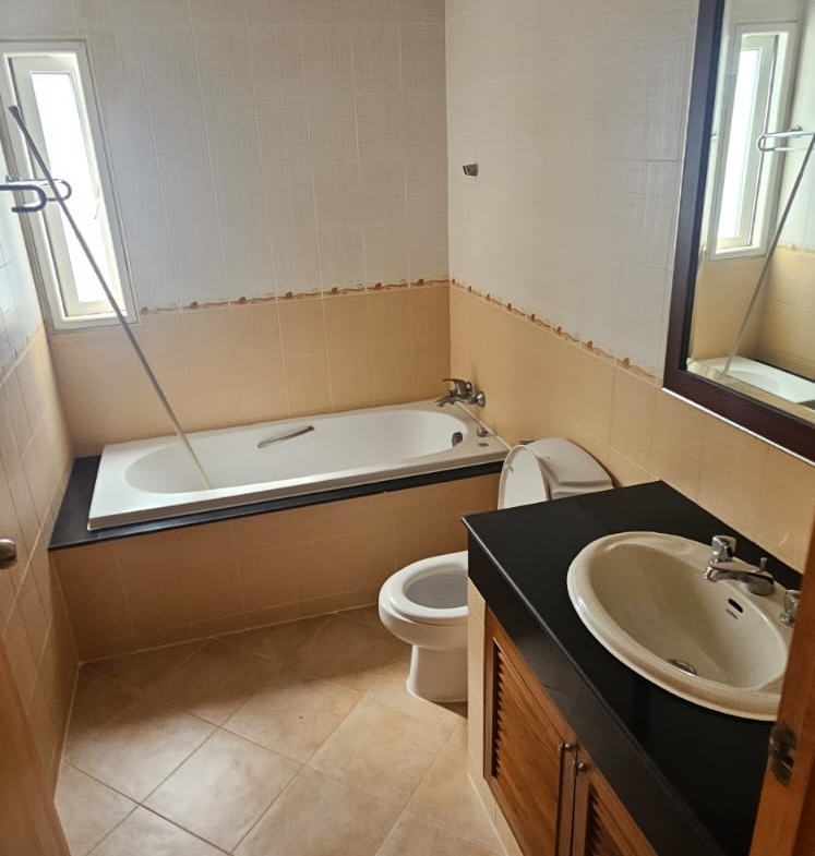 3-Bed 2-Bath 185sqm Condo for Rent at Esmeralda near Lumpini MRT - 85,000 THB/month