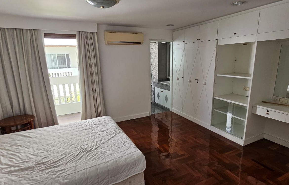 5-Bed 6-Bath 420sqm Townhome for Rent at Sanguansup Mansion Near BTS Chong Nonsi – 90,000 THB/month
