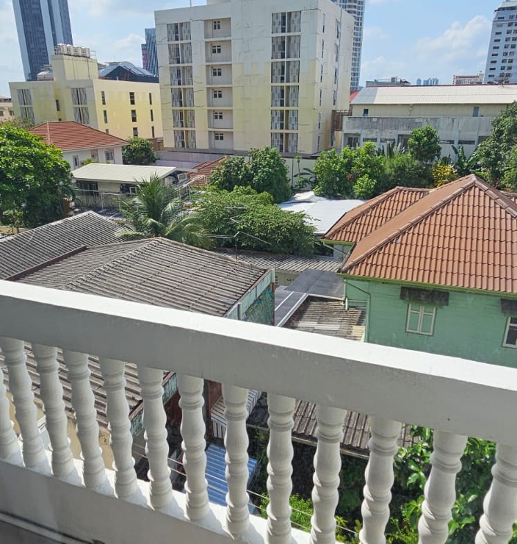 5-Bed 6-Bath 420sqm Townhome for Rent at Sanguansup Mansion Near BTS Chong Nonsi – 90,000 THB/month
