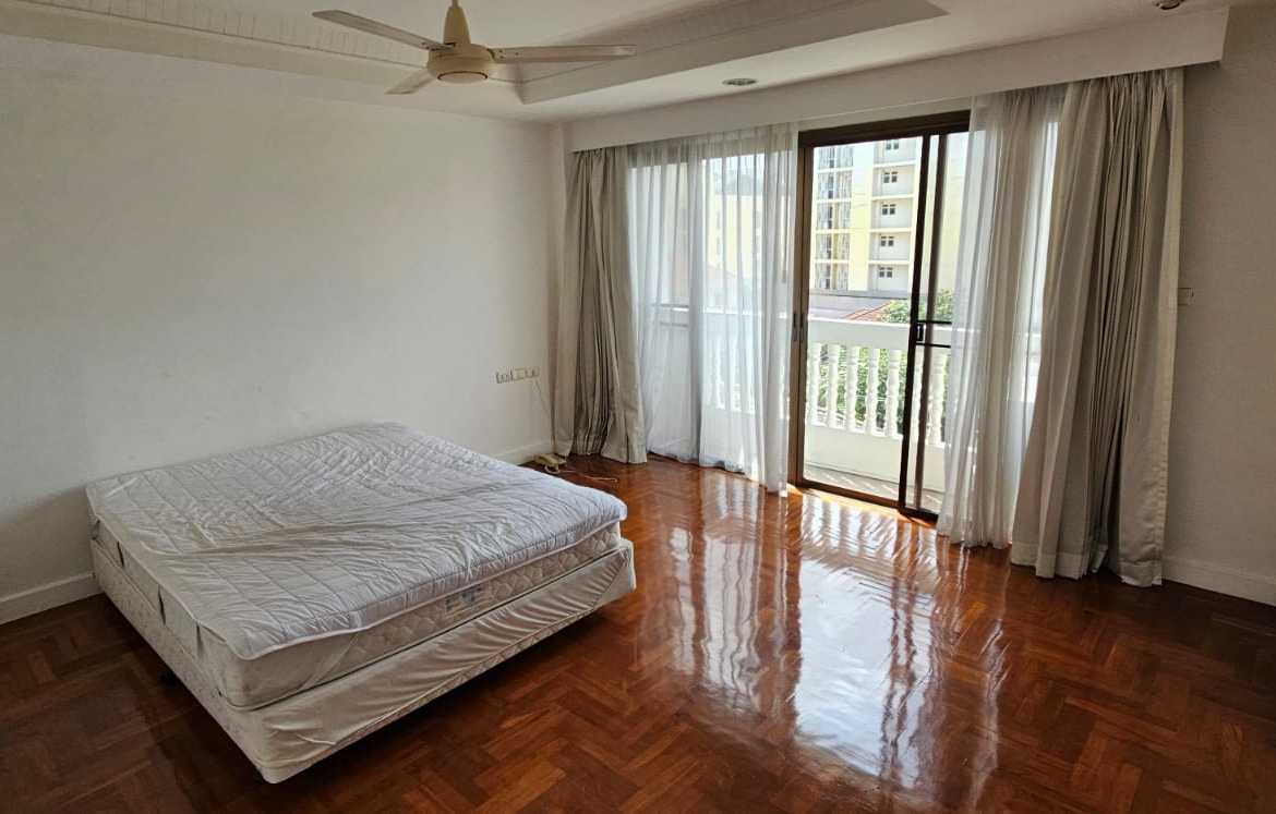 5-Bed 6-Bath 420sqm Townhome for Rent at Sanguansup Mansion Near BTS Chong Nonsi – 90,000 THB/month