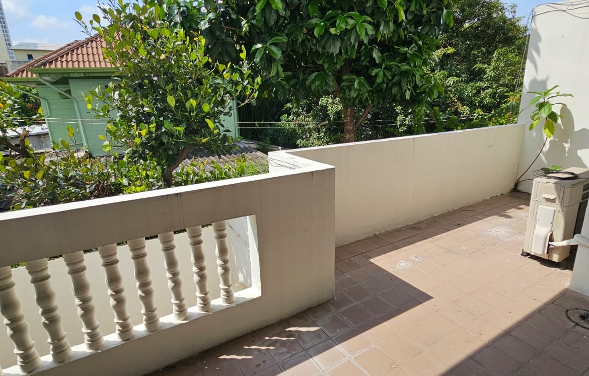 5-Bed 6-Bath 420sqm Townhome for Rent at Sanguansup Mansion Near BTS Chong Nonsi – 90,000 THB/month