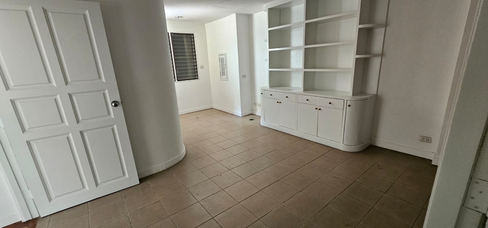 5-Bed 6-Bath 420sqm Townhome for Rent at Sanguansup Mansion Near BTS Chong Nonsi – 90,000 THB/month