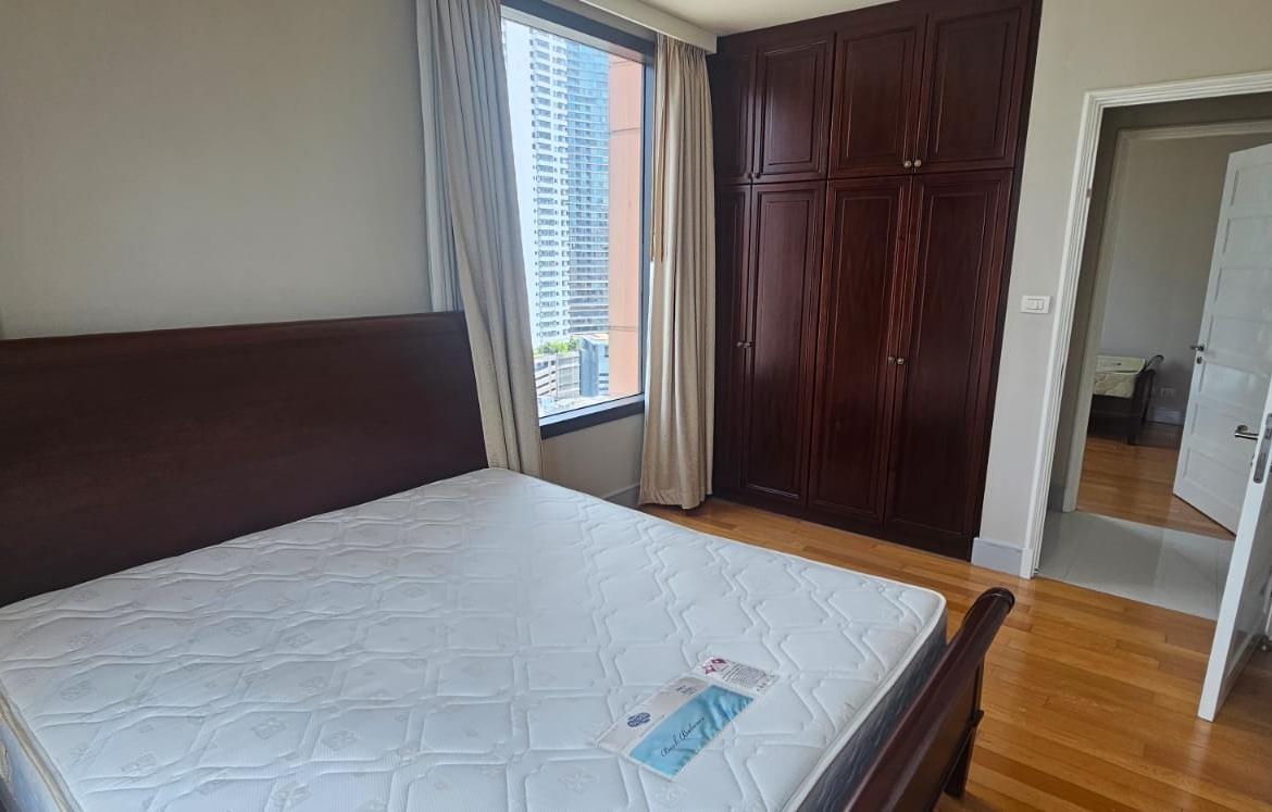 Pet-friendly 2-bedroom condo at Aguston Sukhumvit 22, 80 sqm, luxury amenities, shuttle to BTS, rent only THB 47,000/month. Schedule a viewing today.