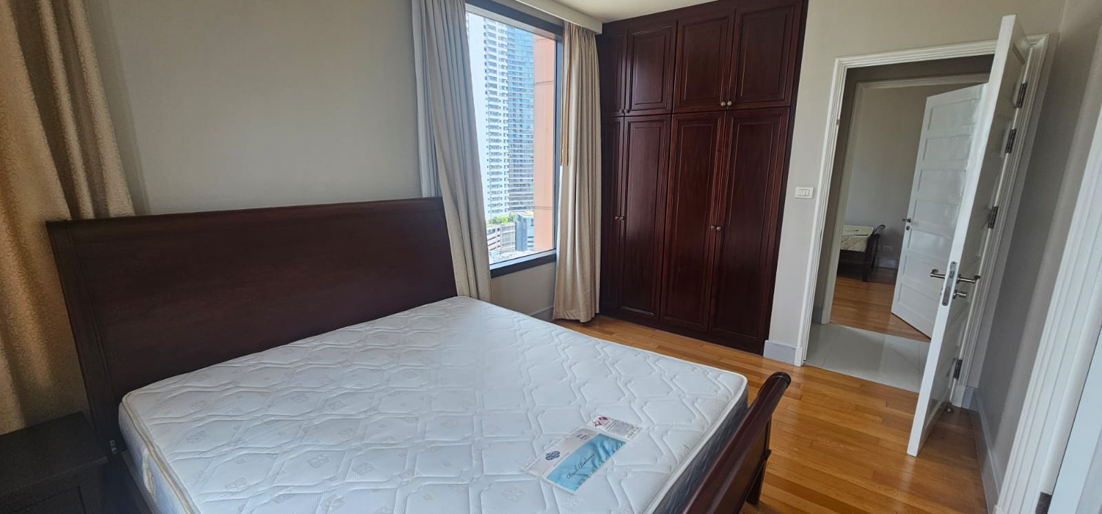 Pet-friendly 2-bedroom condo at Aguston Sukhumvit 22, 80 sqm, luxury amenities, shuttle to BTS, rent only THB 47,000/month. Schedule a viewing today.