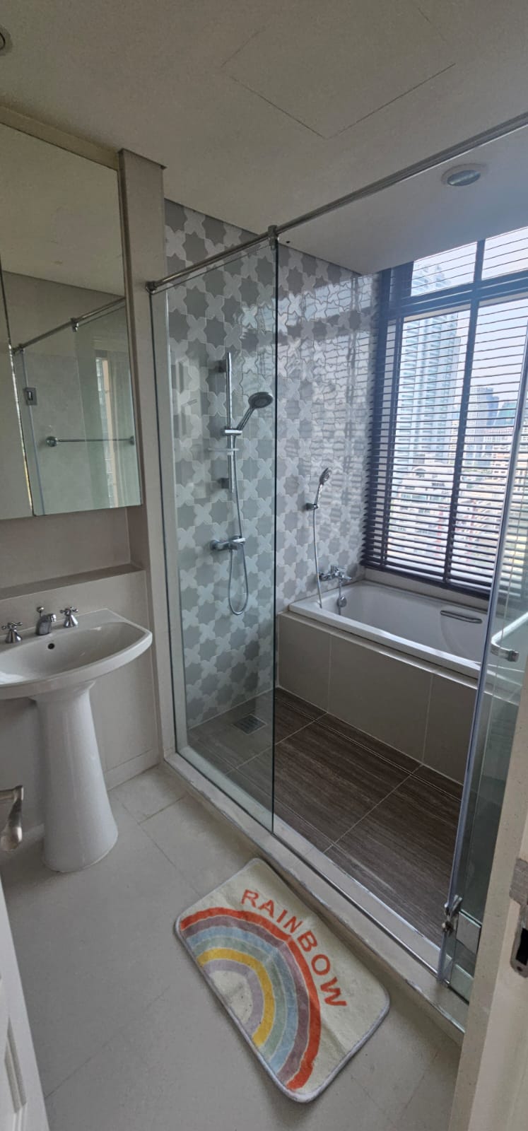 Pet-friendly 2-bedroom condo at Aguston Sukhumvit 22, 80 sqm, luxury amenities, shuttle to BTS, rent only THB 47,000/month. Schedule a viewing today.