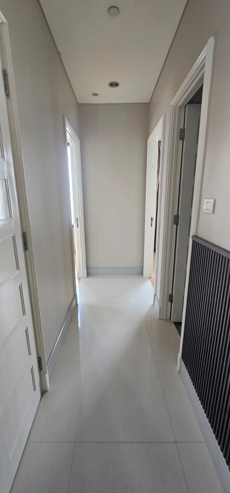 Pet-friendly 2-bedroom condo at Aguston Sukhumvit 22, 80 sqm, luxury amenities, shuttle to BTS, rent only THB 47,000/month. Schedule a viewing today.