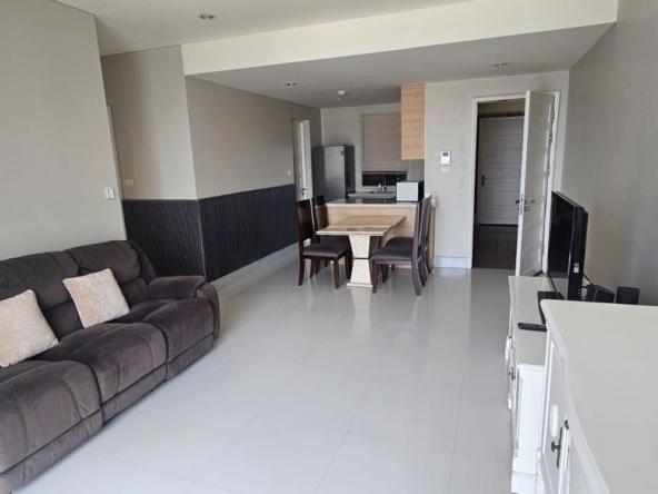 Pet-friendly 2-bedroom condo at Aguston Sukhumvit 22, 80 sqm, luxury amenities, shuttle to BTS, rent only THB 47,000/month. Schedule a viewing today.