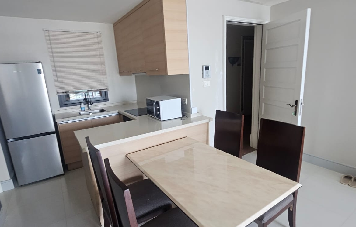 Pet-friendly 2-bedroom condo at Aguston Sukhumvit 22, 80 sqm, luxury amenities, shuttle to BTS, rent only THB 47,000/month. Schedule a viewing today.