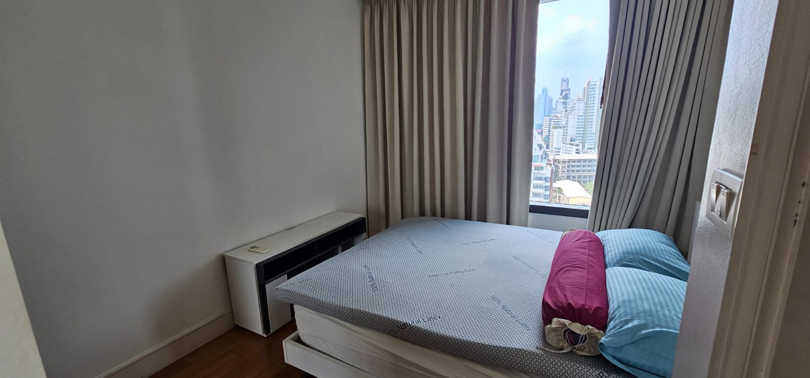 Spacious 2-bedroom condo at Aguston Sukhumvit 22. Pet-friendly, 80 sqm, full amenities, rent at THB 45,000/month. Minutes to BTS Phrom Phong.