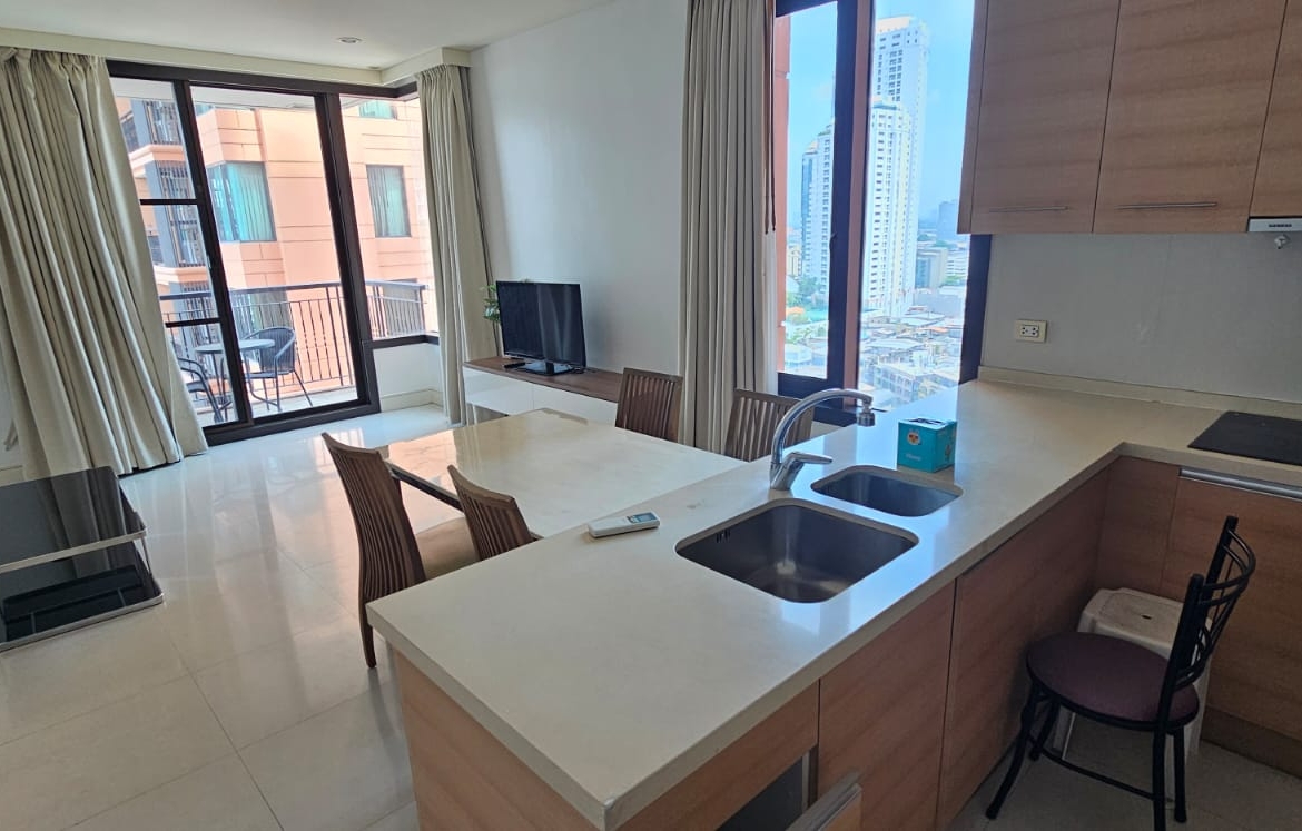 Spacious 2-bedroom condo at Aguston Sukhumvit 22. Pet-friendly, 80 sqm, full amenities, rent at THB 45,000/month. Minutes to BTS Phrom Phong.