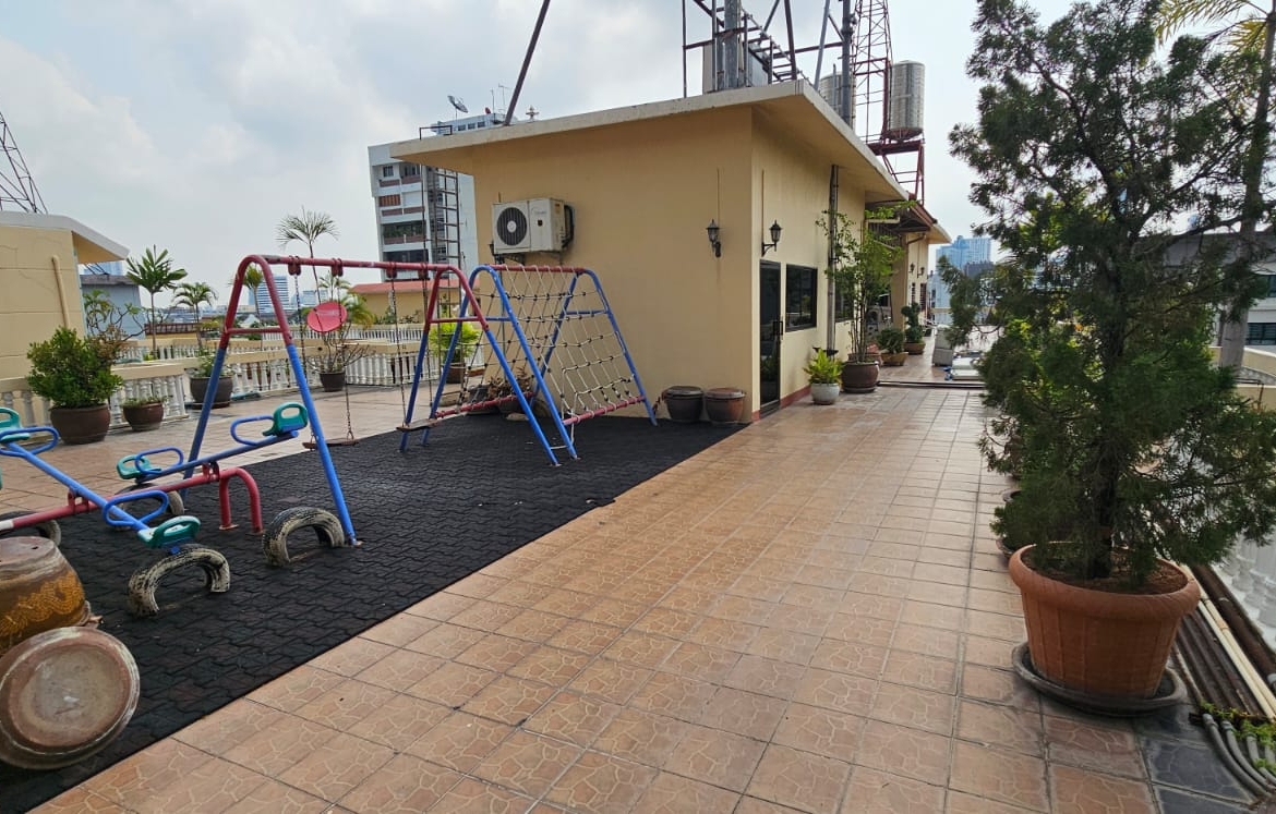 3BR 3BA 180sqm SUK 39 Promsak Mansion Near BTS Phrom Phong Rent 50,000 THB