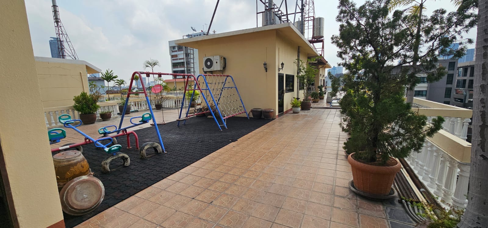 3BR 3BA 180sqm SUK 39 Promsak Mansion Near BTS Phrom Phong Rent 50,000 THB
