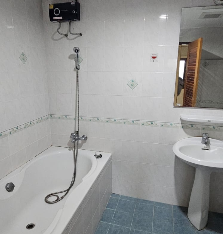 3BR 3BA 180sqm SUK 39 Promsak Mansion Near BTS Phrom Phong Rent 50,000 THB