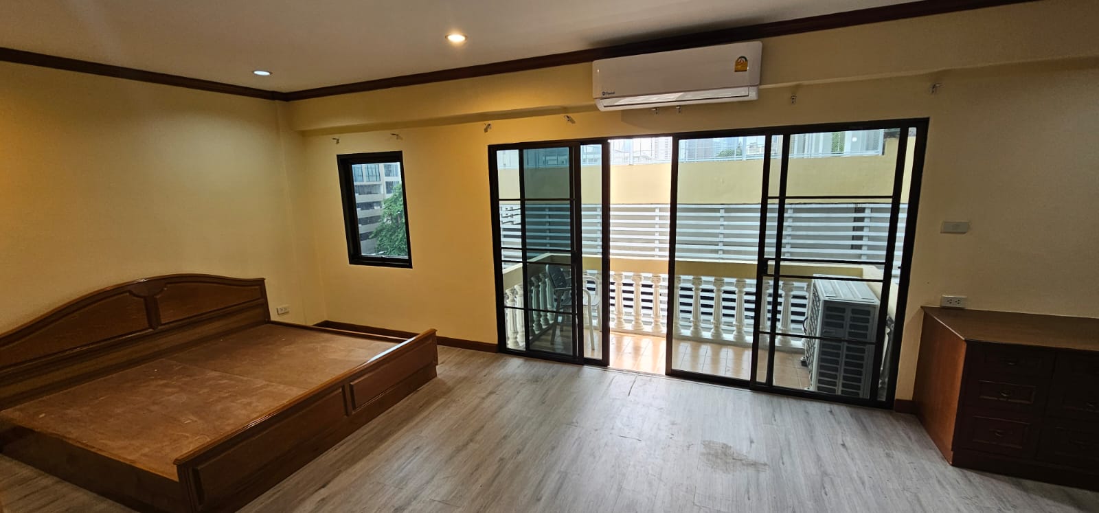 3BR 3BA 180sqm SUK 39 Promsak Mansion Near BTS Phrom Phong Rent 50,000 THB