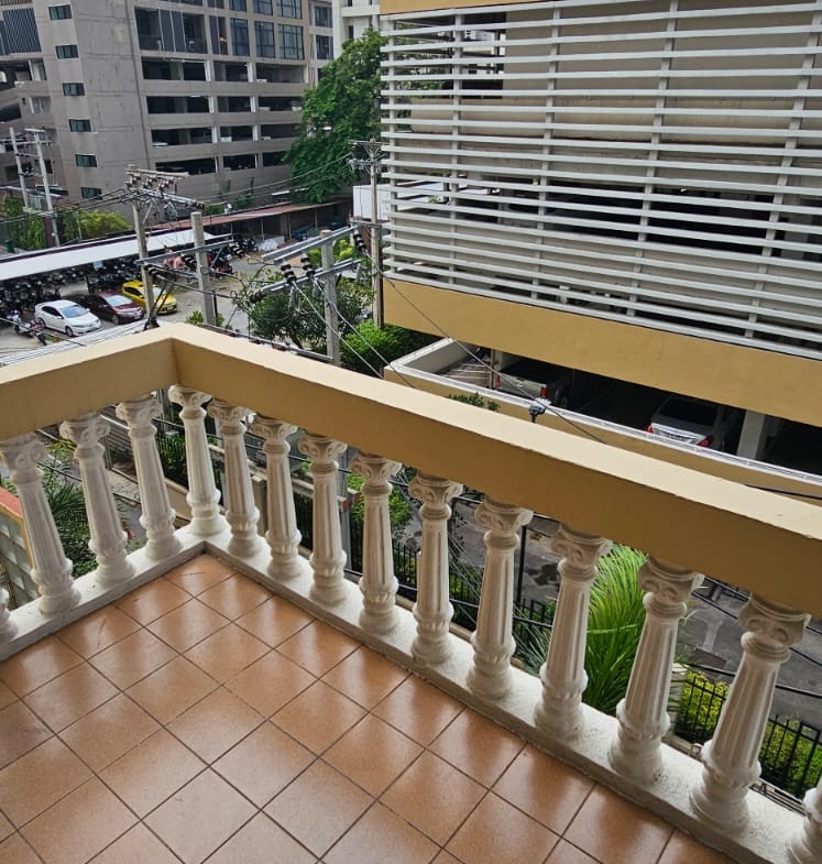 3BR 3BA 180sqm SUK 39 Promsak Mansion Near BTS Phrom Phong Rent 50,000 THB