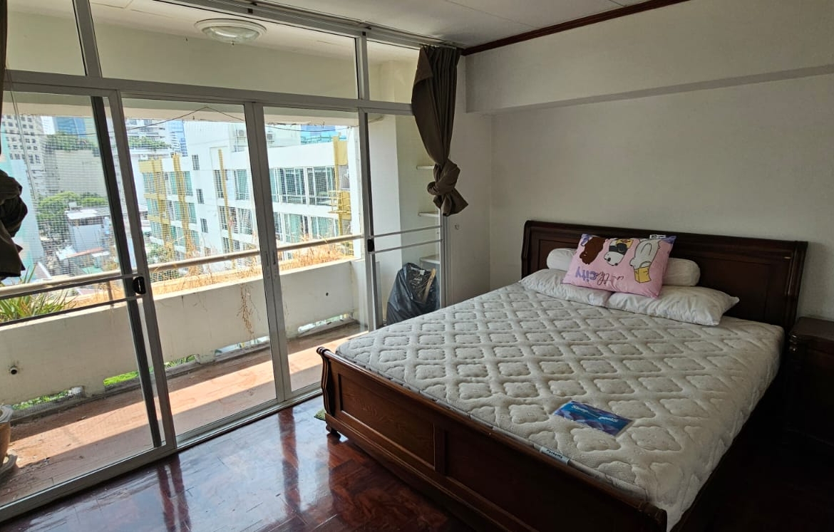 3-Bed 2-Bath 160sqm Siam Penthouse 1 Condo Near BTS Nana for Rent 45,000 THB