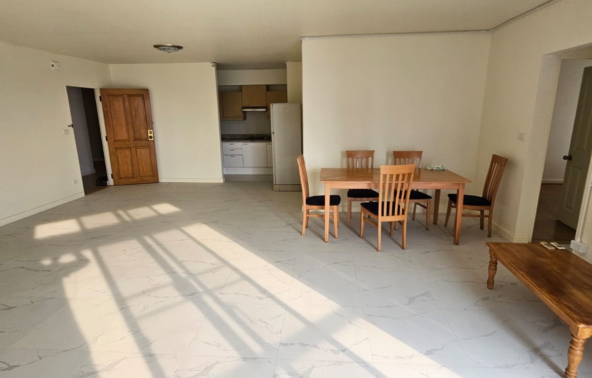 2-Bedroom, 2-Bathroom Condo, 100 sqm for Rent at Bangkok Gardens – ฿35,000/month – Near BTS Chong Nonsi