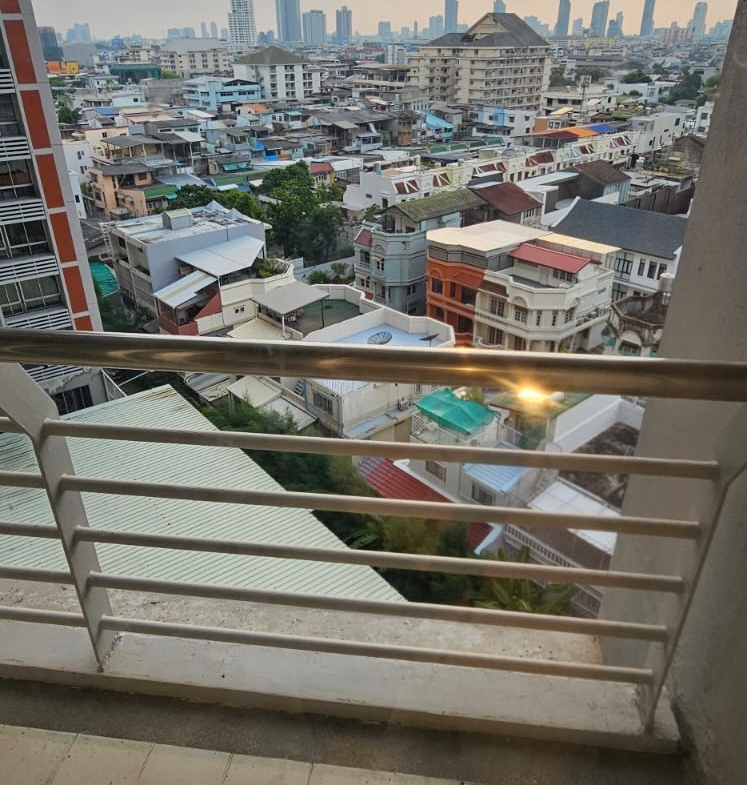2-Bedroom, 2-Bathroom Condo, 100 sqm for Rent at Bangkok Gardens – ฿35,000/month – Near BTS Chong Nonsi