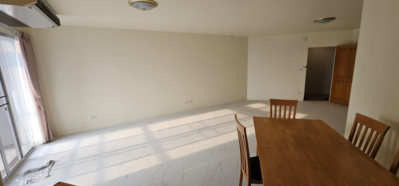 2-Bedroom, 2-Bathroom Condo, 100 sqm for Rent at Bangkok Gardens – ฿35,000/month – Near BTS Chong Nonsi