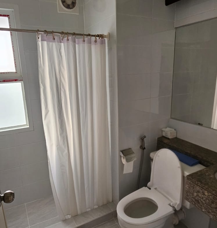 2-Bedroom, 2-Bathroom Condo, 100 sqm for Rent at Bangkok Gardens – ฿35,000/month – Near BTS Chong Nonsi