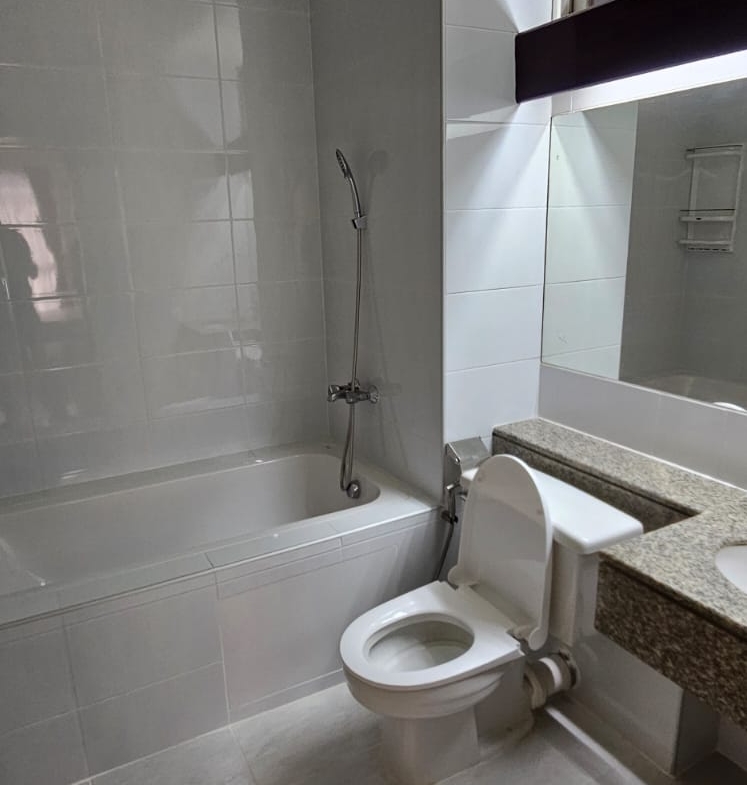2-Bedroom, 2-Bathroom Condo, 100 sqm for Rent at Bangkok Gardens – ฿35,000/month – Near BTS Chong Nonsi