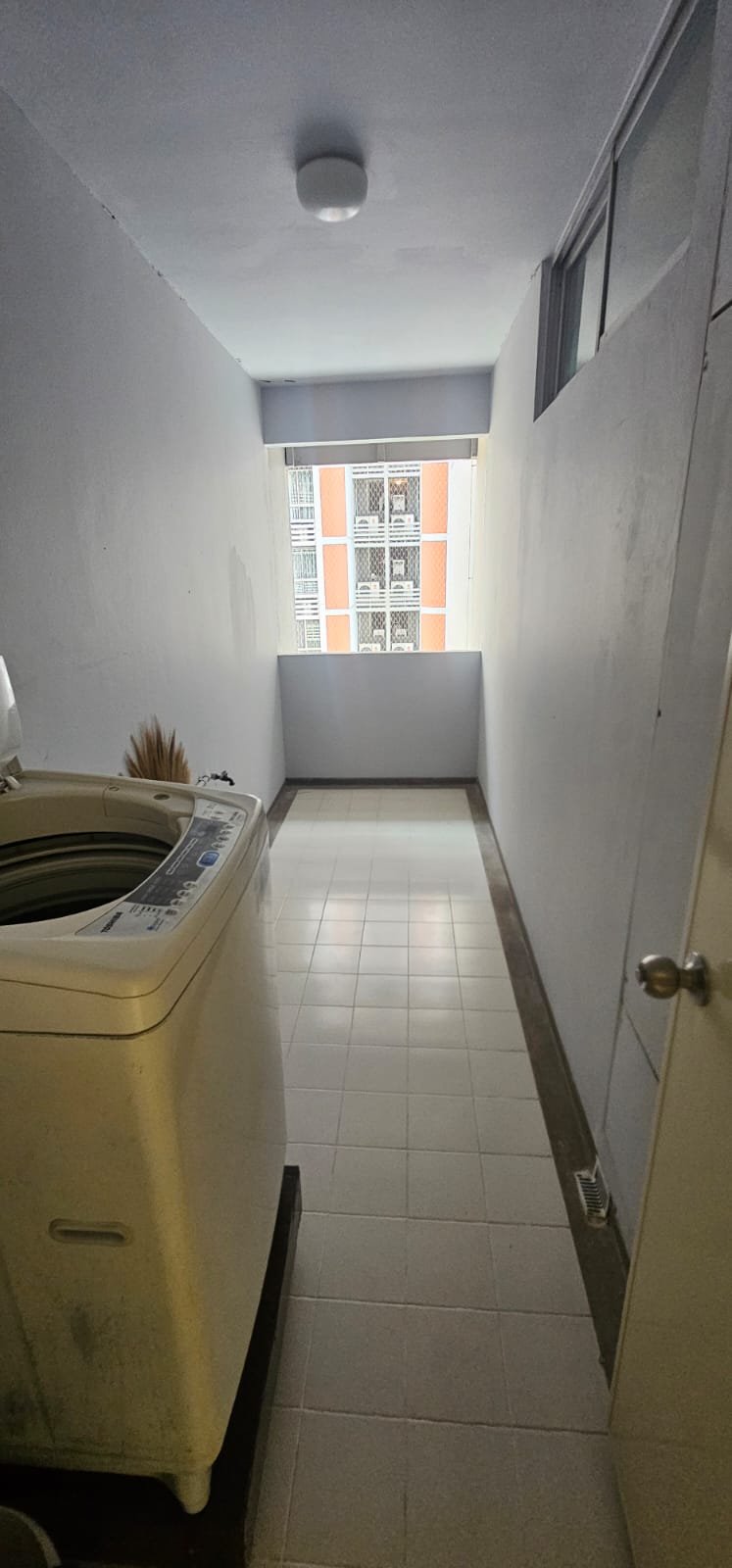 2-Bedroom, 2-Bathroom Condo, 100 sqm for Rent at Bangkok Gardens – ฿35,000/month – Near BTS Chong Nonsi