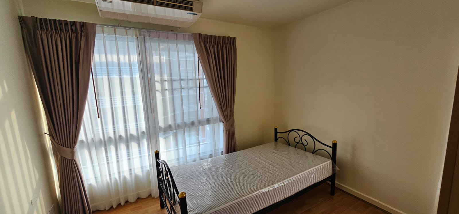 2-Bedroom, 2-Bathroom Condo, 100 sqm for Rent at Bangkok Gardens – ฿35,000/month – Near BTS Chong Nonsi