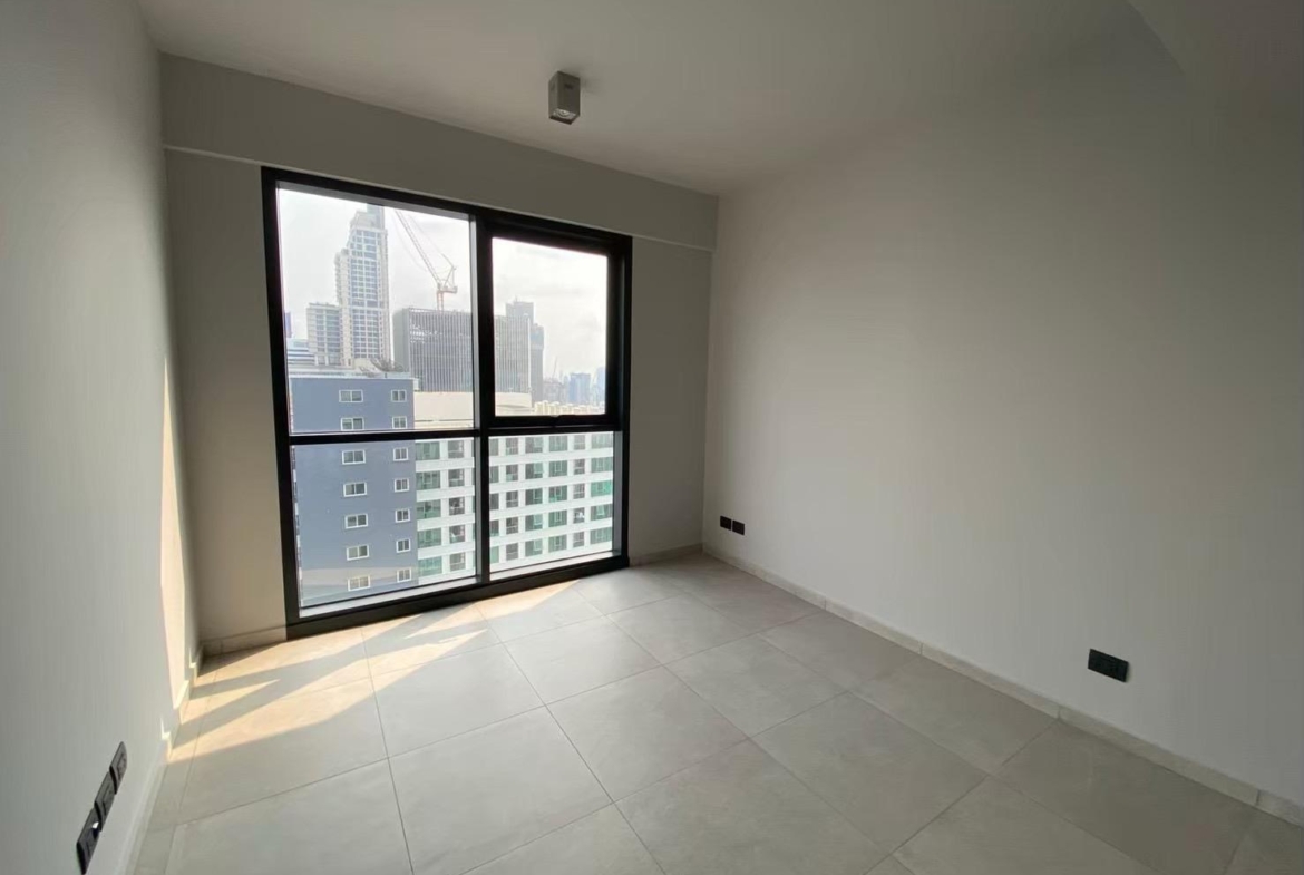 3-Bedroom, 2-Bathroom Duplex Condo, 145 sqm for Rent at The Lofts Asoke – ฿140,000/month – Near BTS Asoke & MRT Phetchaburi