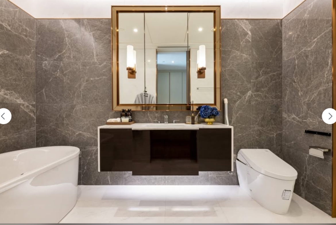 1-Bed 1-Bath 87 sqm Condo at SINDHORN TONSON – THB 140K/Month – Near BTS Chit Lom & MRT Silom – Ultra-Luxury with Lumpini Park Views